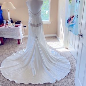 Hollywood style wedding dress adjustable strain